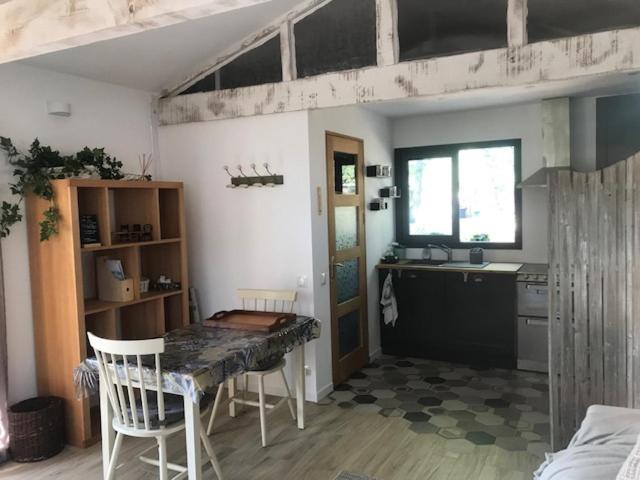 Petit mas provencal 3 pers 1 piece 30 m2 tout confort lisiere foret jardin Jacuzzi Piscine Saint-Paul-en-Forêt Exterior foto